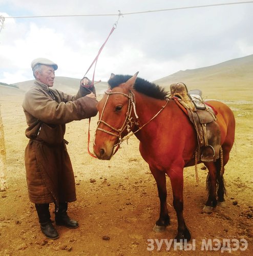 Сумын сайн малчин, дархан ухаантай Л.Сувдаа